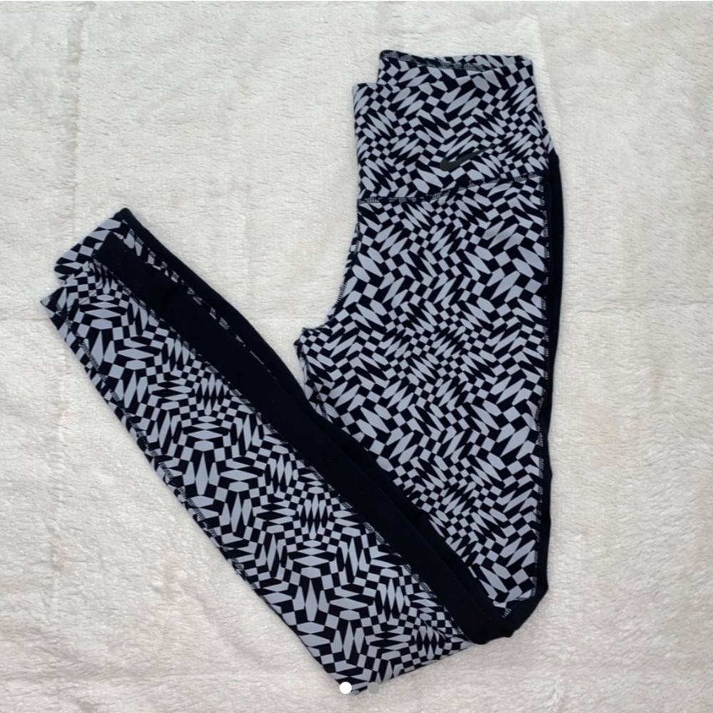 brand new never worn Nike leggings!!